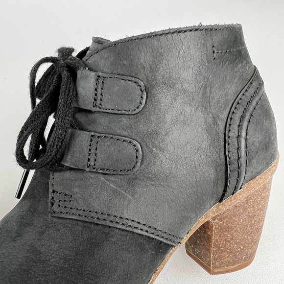 Clarks Womens Carleta Lyon Black Oily Leather Ankle Bootie Chunky Heel size 5.5 - Picture 10 of 16